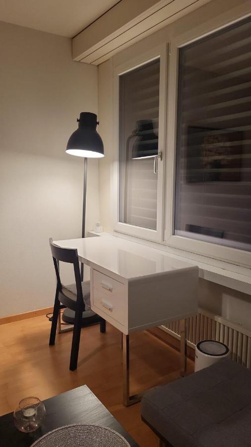 Studio Flat In The Heart Of Zug, Ideal For Solo Travellers Apartment Exterior photo
